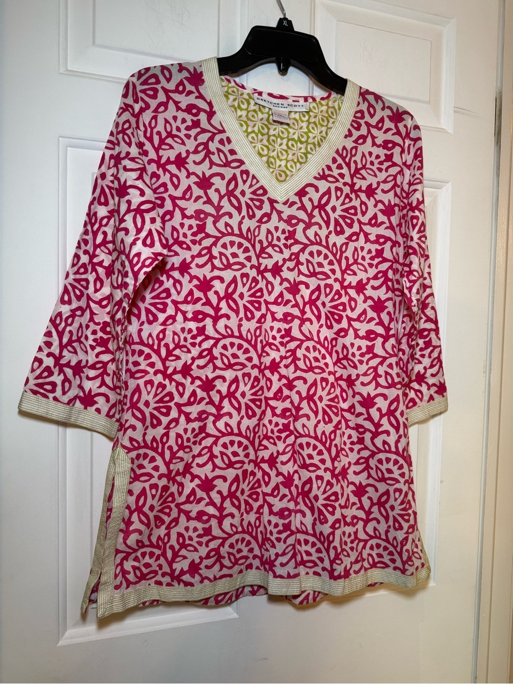 Gretchen Scott Designs XS Pink & White Vines Floral V-neck Tunic Top Embroidered